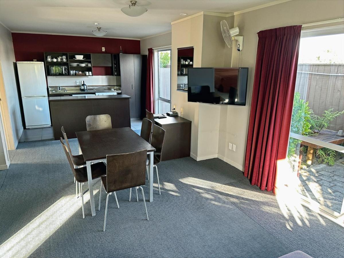 Arena Lodge Palmerston North Bagian luar foto